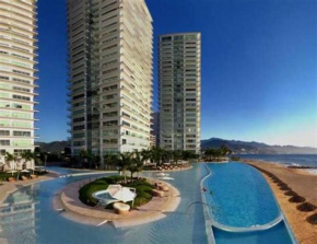 PENINSULA VALLARTA , Departamentos Piso 8 y 10 hacia el Mar